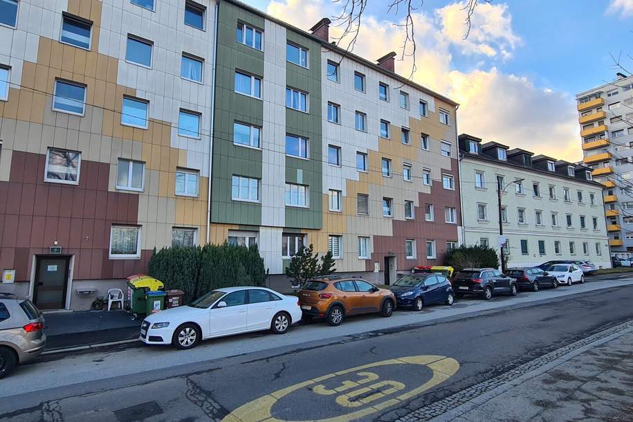 Ältere, aber räumlich gut eingeteilte Eigentumswohnung mit Westbalkon samt Blick ins Grüne., Wohnung-kauf, 128.000,€, 8051 Graz(Stadt)