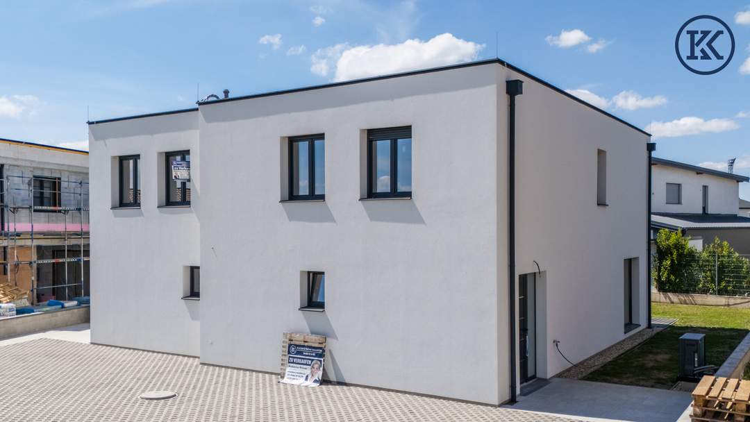 LETZTE CHANCE – Moderne Doppelhaushälfte in neuer, familienfreundlicher Siedlung nahe Wien