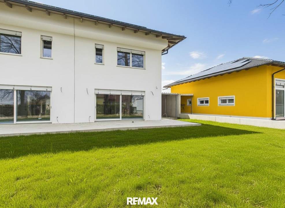 Wohnen auf höchstem Niveau – Energieautarke Premium‑Doppelhaushälfte mit Garten