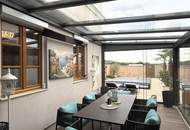 Exklusive Wohneinheit im Eckreihenhaus mit Luxusgarten &amp; Pool // Exclusive unit in a corner townhouse with a luxurious garden and pool //