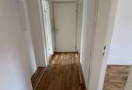 ERSTBEZUG nach umfassender Sanierung! Wunderschöne 3-Zimmer-Wohnung in vorteilhafter Lage am ruhigen Stadtrand von Steyr! Große Fenster, traumhaftes Badezimmer und vielseitige Einrichtungsmöglichkeiten versprechen höchste Wohnqualität!