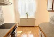 TRAUMHAFT SONNIGE 2-ZIMMER-DACHGESCHOSS-WOHNUNG IM GRÜNEN