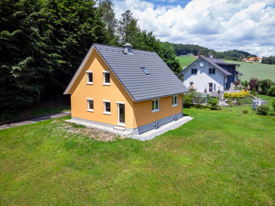 Ein-oder Zweifamilienhaus mit sonnigem Grundstück