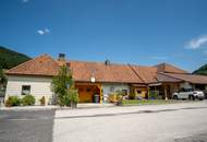 Historischer Vierkanthof mit einem Gastrolokal, Apartments, Mietwohnungen und großem Entwicklungspotential