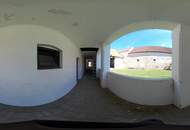 Charaktervolles altes Bauernhaus mit großzügigem Nebengebäude