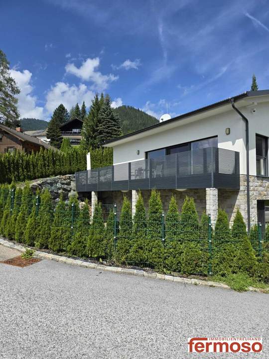 Luxusvilla in idyllischer Steiermark am Semmering: 235m² Wohnfläche, Top Ausstattung, Garten, Terrasse, Garage, Sauna - für 1.089.000,00 € mit Bergblick