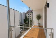 Exklusives Wohnen auf einer ganzen Etage – kernsanierter Stilaltbau mit zwei Balkonen und 6 Zimmer!