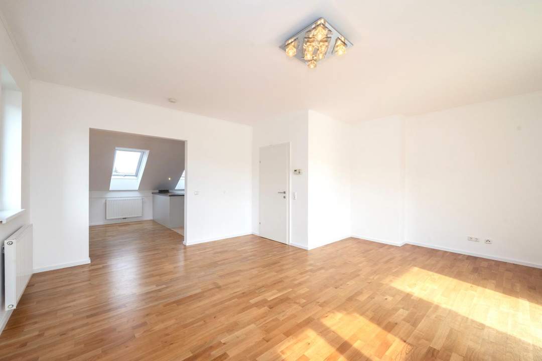 Hochwertige 4-Zimmer-Wohnung mit traumhafter Dachterrasse, Garage & Parkplatz in sonniger Ruhelage!