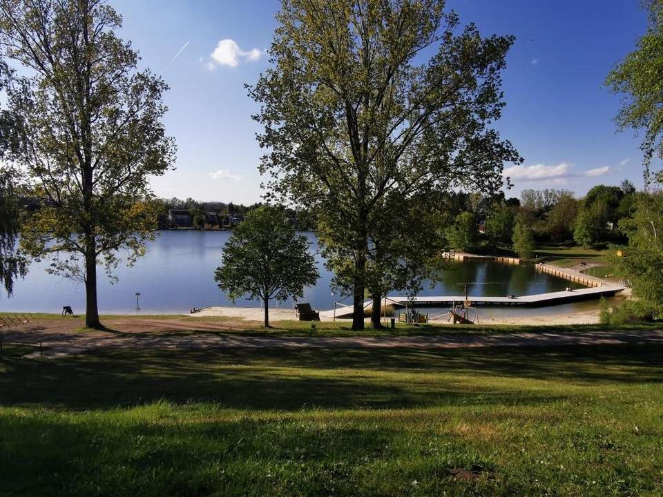 zu kaufen: Freizeit-/ oder Ferienhäuschen / Mobilheim am See (Miete = Pacht pro Jahr)