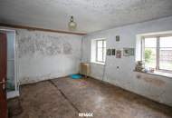 Einfamilienhaus und Nebengebäude in ruhiger Ortsrandlage mit Ausbaupotenzial