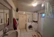 RARITÄT IN HOLLABRUNN: CHARMANTES, SANIERUNGSBEDÜRTIGES LANDHAUS MIT BAULANDRESERVE IN SEHR GUTER WOHNLAGE MIT HERRLICHEM GARTEN SAMT ALTBAUMBESTAND