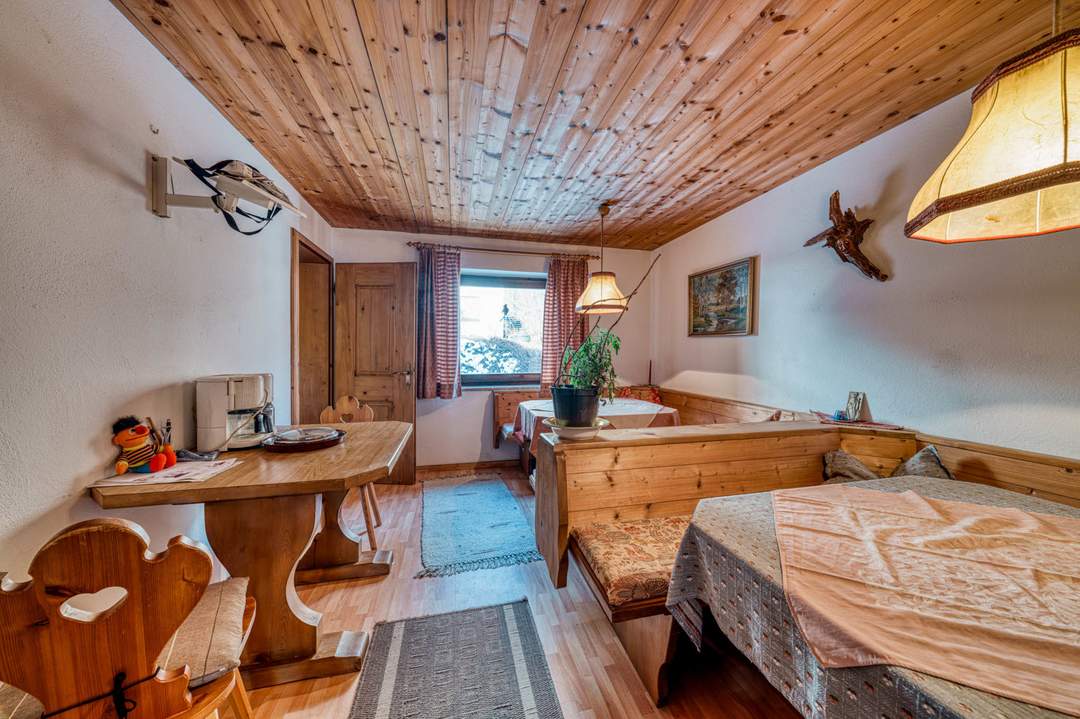 Großzügige und helle Wohnung mit ausbaufähigem Dachboden in sonniger Lage von Telfs