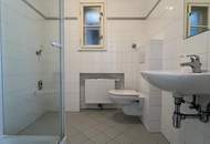 HELLE und RUHIGE Wohnung - ZWEI Zimmer im DG