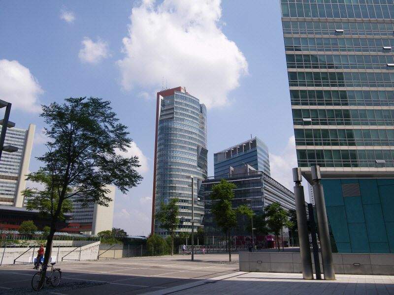 Moderne Bürofläche im Andromeda Tower zu mieten