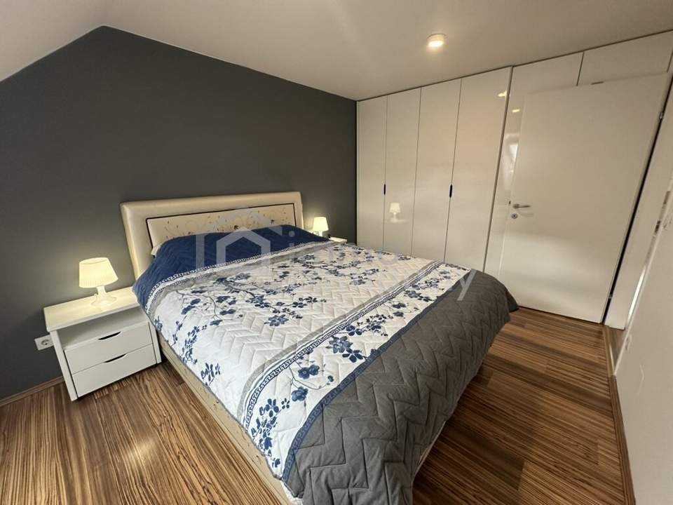 Dachgeschosswohnung in 1040 Wien – modern, geräumig, mit Balkon!