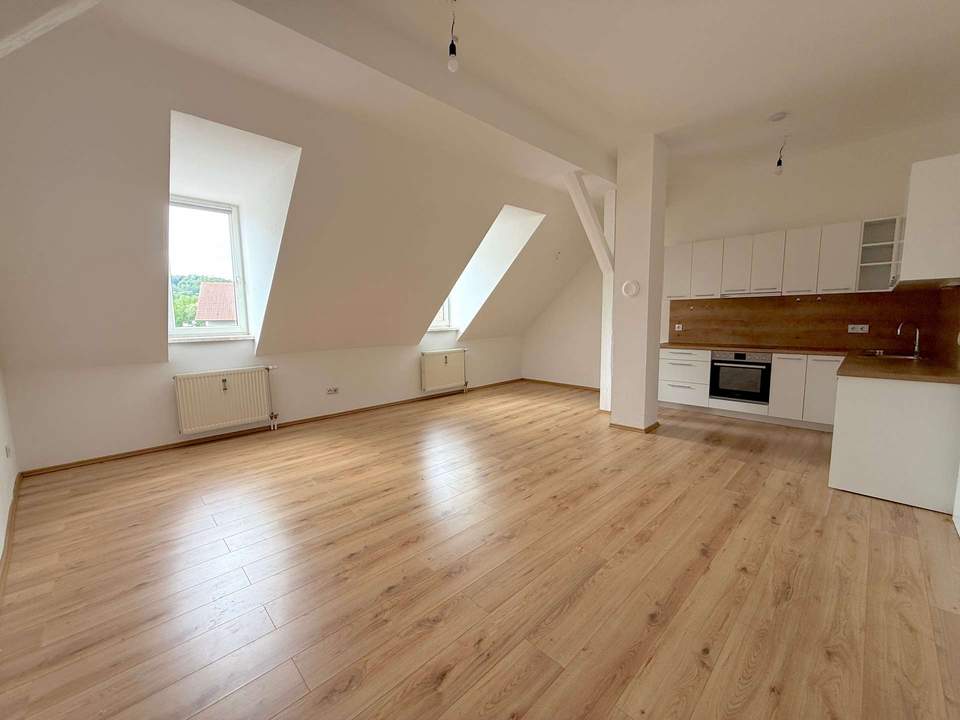 Stilvolle Dachgeschosswohnung am Griesplatz – perfekt für Singles oder Paare