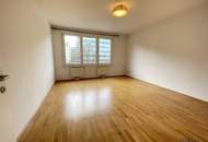 UNBEFRISTET - 2,5-Zimmer-Wohnung mit großer Gemeinschaftsterrasse am Dach in 1120 Wien Nähe Schönbrunn!