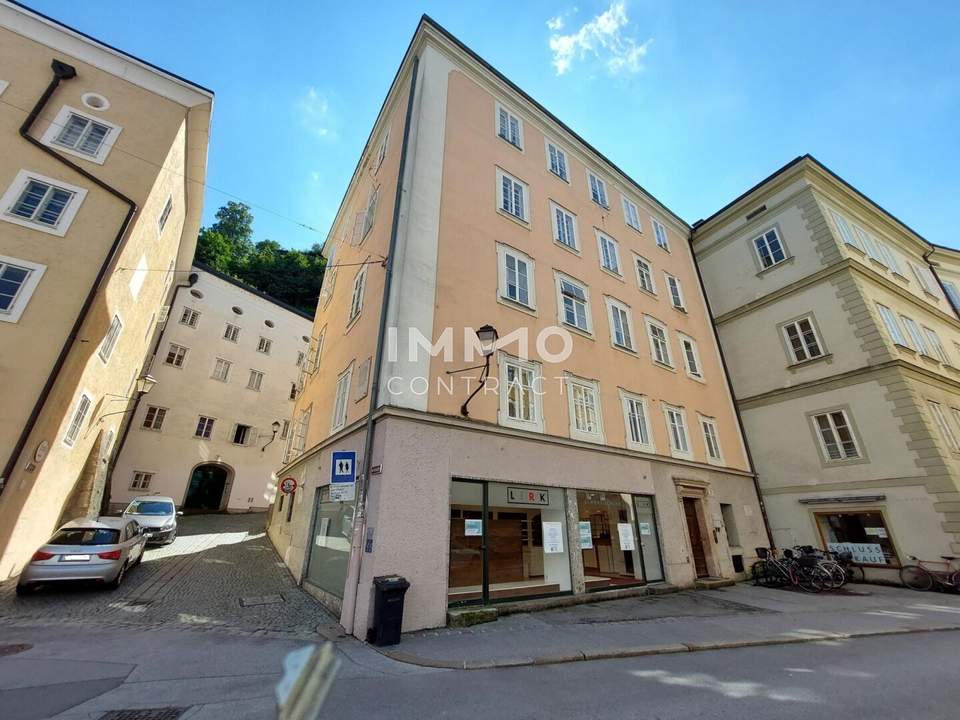 Salzburg Kaigasse: gemütliche 3-Zimmer Wohnung im Dachgeschoss - "WG" geeignet