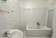 Renovierungsbedürftige Erdgeschoss-Wohnung in Hofruhelage nahe U4 und U6! Grenze zum 6. und 12. Bezirk!