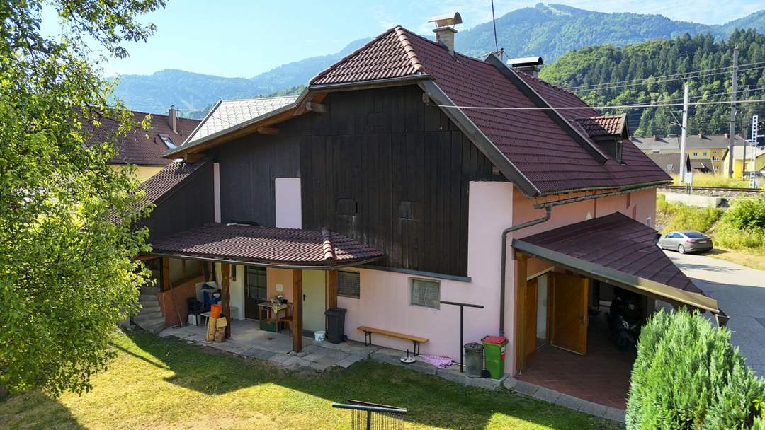 Preisgesenkt – Sonniges Zuhause mit Potenzial – Haus mit Stadl, Garten und Top-Anbindung in Arnoldstein