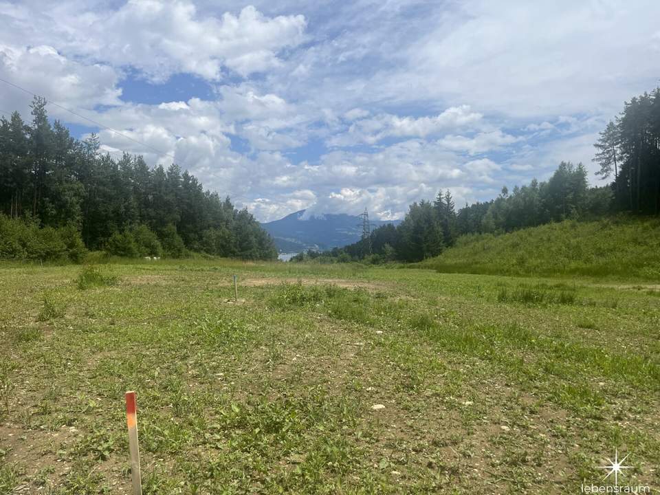 An neuer Siedlung angrenzend. Alleinlage mit Seeblick und Wald - Seeboden/Lurnbichl.