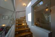 Wohnen mit Blick auf die Gloriette – 252 m² Dachgeschoß, drei Ebenen, zwei Freiflächen