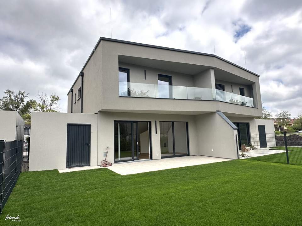 Moderne Doppelhaushälfte mit Garten und Carport!