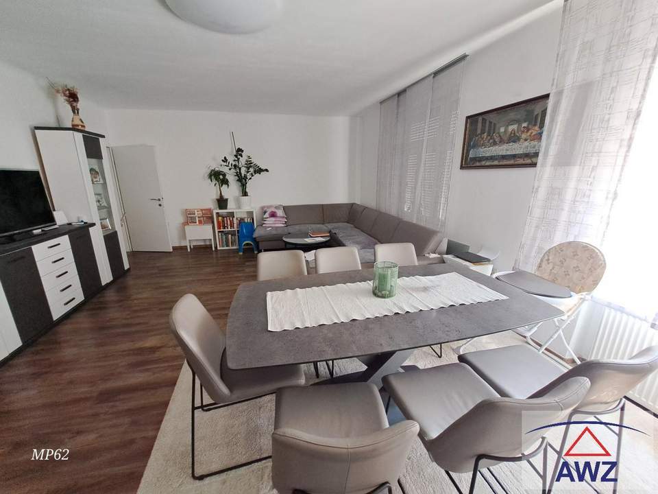 Helle 4-Zimmer-Familienwohnung auch als WG geeignet!