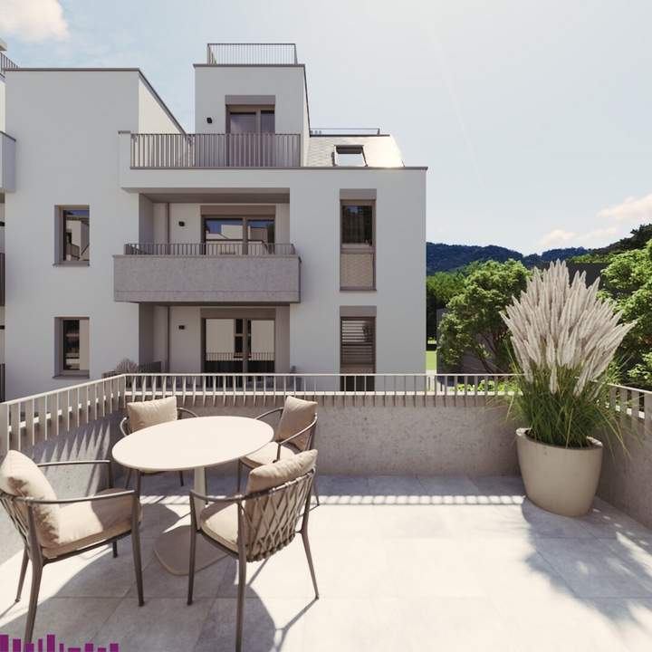 Abkühlen im hauseigenen Pool .... Ihre Traumwohnung mit Terrasse oder Garten und Fernblick Nähe Maurer Wald PROVISIONSFREI !!