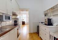 Helle 3-Zimmer-Altbau-Wohnung mit Balkon und sehr guter Anbindung