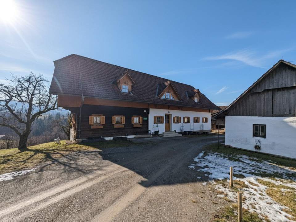 Gepflegtes Bauernhaus in Alleinlage - Wohntraum für jeden Tag oder Wochenende