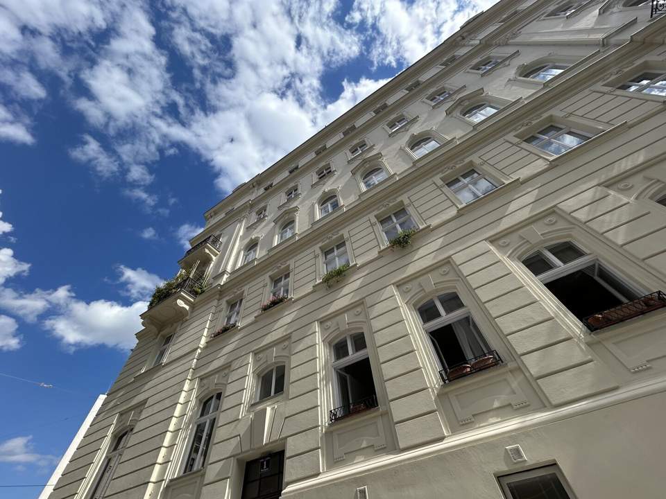 1030! Repräsentative, generalsanierte 4-Zimmer Altbauwohnung mit kleiner Loggia Nähe Stadtpark ab Oktober 2025!