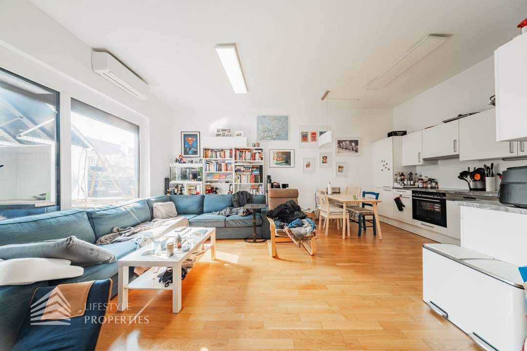Modernes Duplex mit Eigengarten und Terrasse – Stilvolles Wohnen auf zwei Ebenen nahe der UNO-City