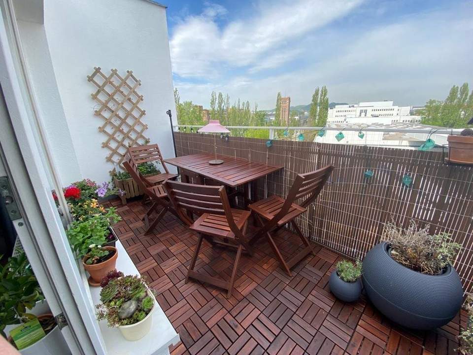 Lichtdurchflutete Dachgeschoßwohnung ohne Dachschrägen!!!