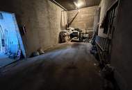 Vielseitiges sanierungsbedürftiges Wohnhaus mit 2 Wohneinheiten auf großem Grundstück!