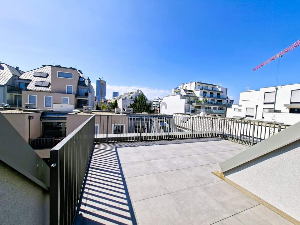 AB SOFORT BEZIEHBAR!! Traumhafte Dachgeschosswohnung inkl. sehr großer Terrasse! Tolle Anbindung - U1 Kagranerplatz!!
