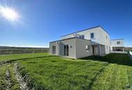 Wunderschöne Doppelhaushälfte // Zweitbezug | Eigengarten | 2 PKW Stellplätze | Luft-Wärmepumpe | Erlenweg - Haus 2B | ab 1. April 2026