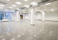 Zentrumslage | 320m² Geschäftslokal mit großen Auslagen | Kundenparkplätze vis à vis