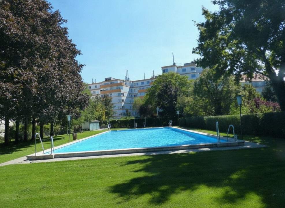 Singelwohnung (Anlage mit großem Garten mit Outdoor-Swimmingpool mit viel Flair und Fun)