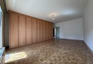 Koffer packen, einziehen: Helle bezugsfertige Wohnung mit Loggia & PKW-Stellplatz nahe Schönbrunn