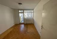 Zentral gelegene 2 - Zimmerwohnung mit Loggia nahe MUMUTH und Stadtpark