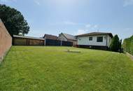 LIEBEVOLLER BUNGALOW MIT GEPFLEGTEM GARTEN IN TRAUMHAFTER RUHELAGE