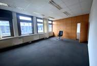 +++ ZENTRALE LAGE +++ Lichtdurchflutetes Büro in gut angebundener Lage