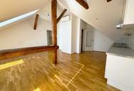 Helle Altbauwohnung mit Liftzugang und stilvollen Holzböden in Leibnitz