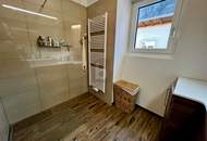 SUPER ZUSTAND MIT SONNIGEM BALKON IN RUHIGER LAGE + TIEFGARAGENPLATZ