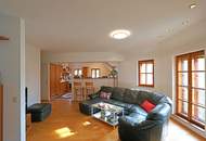 Großzügige 6-Zimmer-Wohnung im charmanten „Adlerhof“ - inkl. Eigengarten und Stellplatz