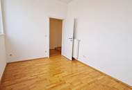 DACHGESCHOSS, INNSTRASSE, sonnige 76 m2 Neubau, 2 Zimmer, Wohnküche, Wannenbad, Parketten, WG-geeignet