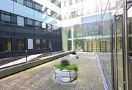 Moderne Bürofläche mit großem Besprechungsraum und Concierge-Service