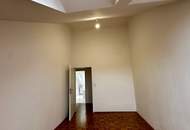 Tolle 3-Zimmer DG-Wohnung mit Balkon - teilweise hohe Räume im Altbau mit 1xSchlafzimmer in den Innenhof - WG geeignet