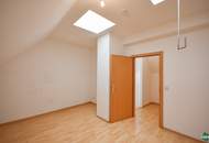 Schöne 4-Zimmer-DG-Maisonette am Lorenz-Bayer-Park mit zwei Balkonen